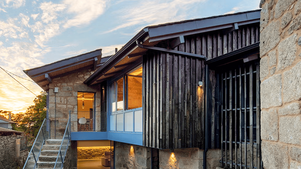 exterior de casa gallega de piedra